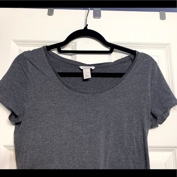 3/$16 H&M BASIC Grey Short Sleeved Scoop Neck Tee - Picture 2 of 5